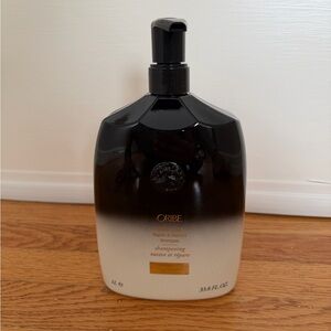 Oribe Gold Lust Shampoo in Black and Cream
